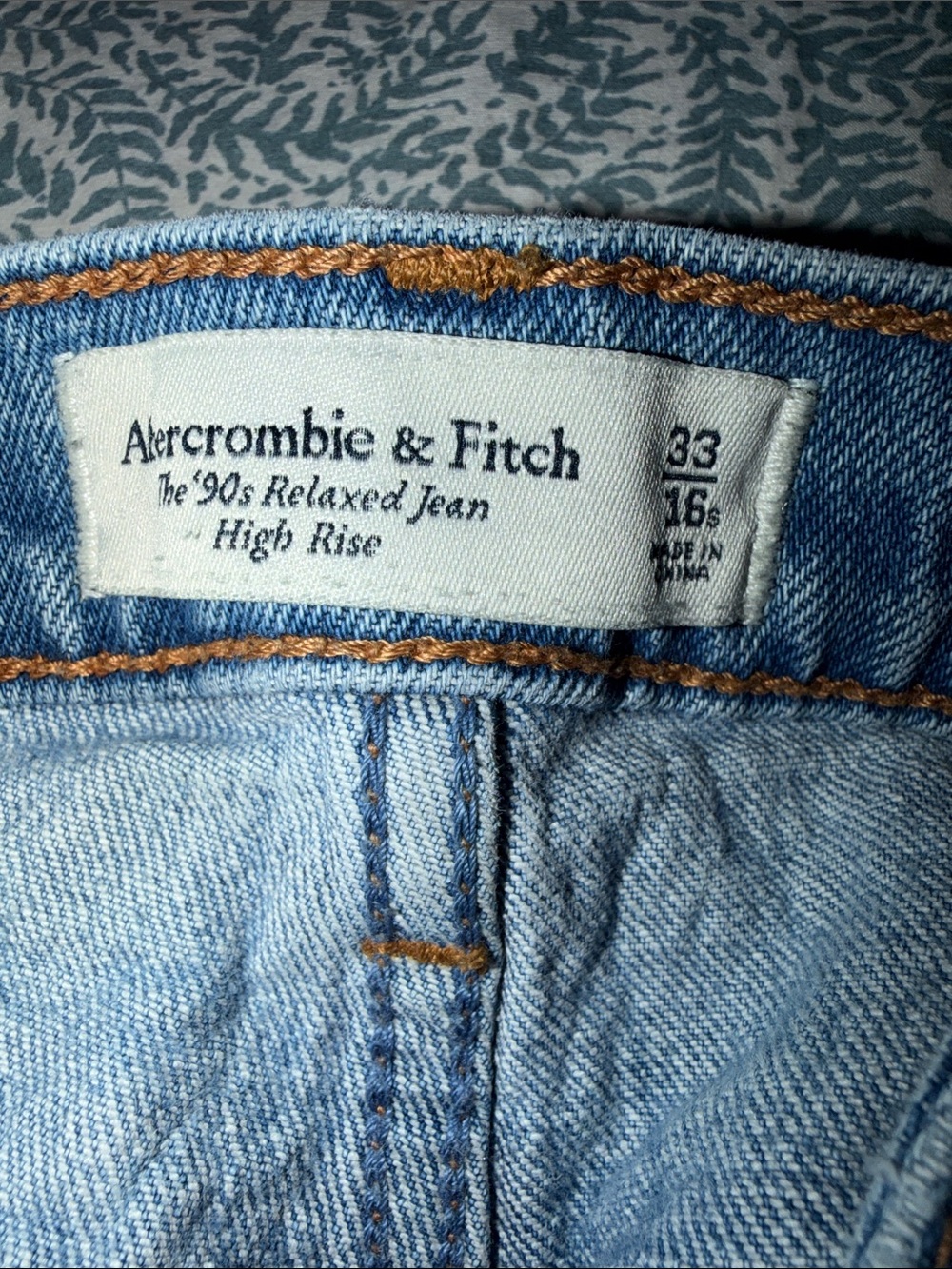 Abercrombie & Fitch Medium Blue Straight-Leg Women's Jeans - Picture 2 of 3